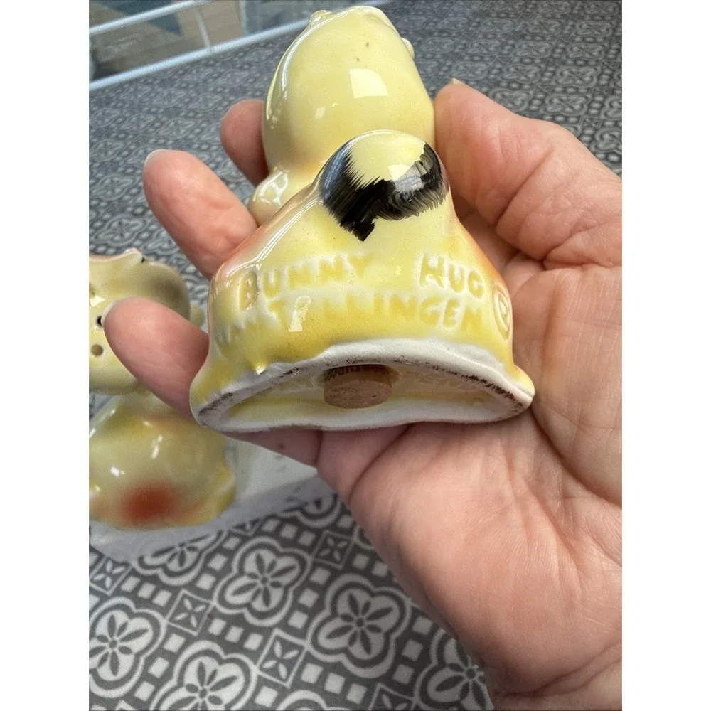 1950's Van Tellingen Bunny Hug Hugging Salt & Pepper Shakers Set Vintage
